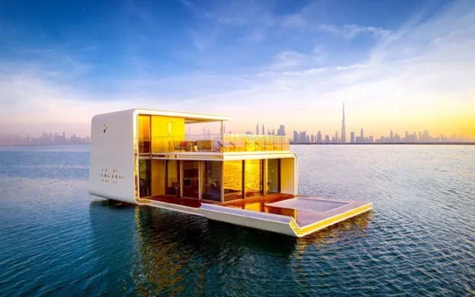 The Floating Seahorse – The Heart of Europe – Honeymoon Island