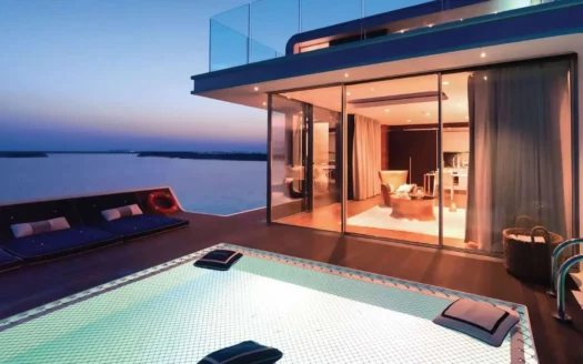 The Floating Seahorse – The Heart of Europe – Honeymoon Island